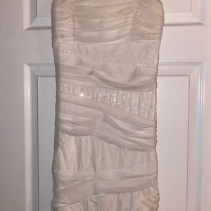 White strapless dress juniors size 5 runs small